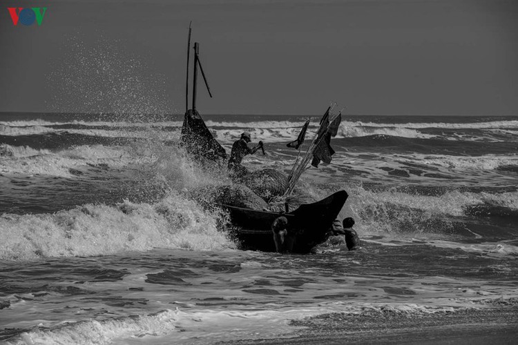 a glimpse of a rustic fishing village in thua thien-hue province hinh 5