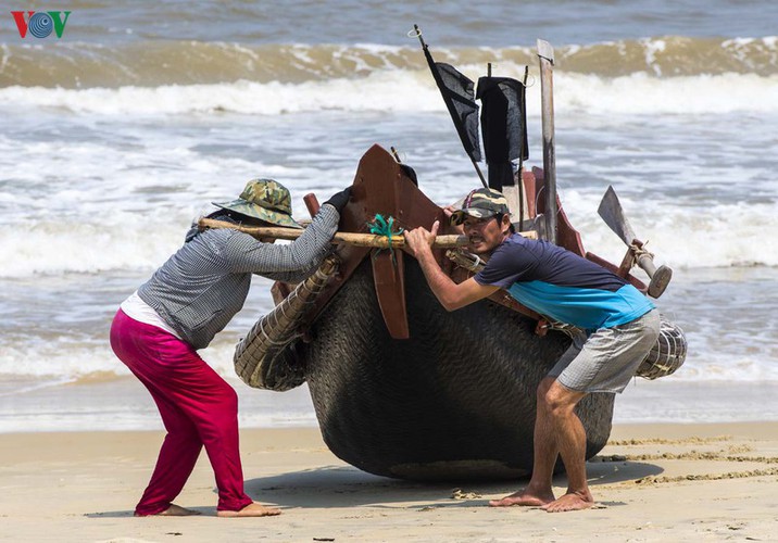 a glimpse of a rustic fishing village in thua thien-hue province hinh 7