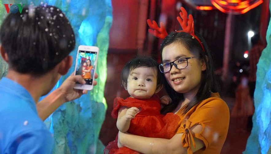 catholic parish in hcm city sparkles in buildup to christmas hinh 10