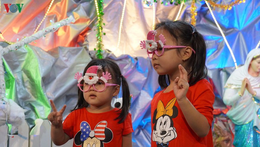 catholic parish in hcm city sparkles in buildup to christmas hinh 8
