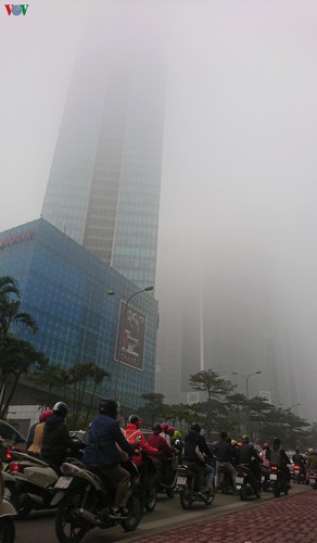 dense fog descends on the streets of hanoi hinh 12