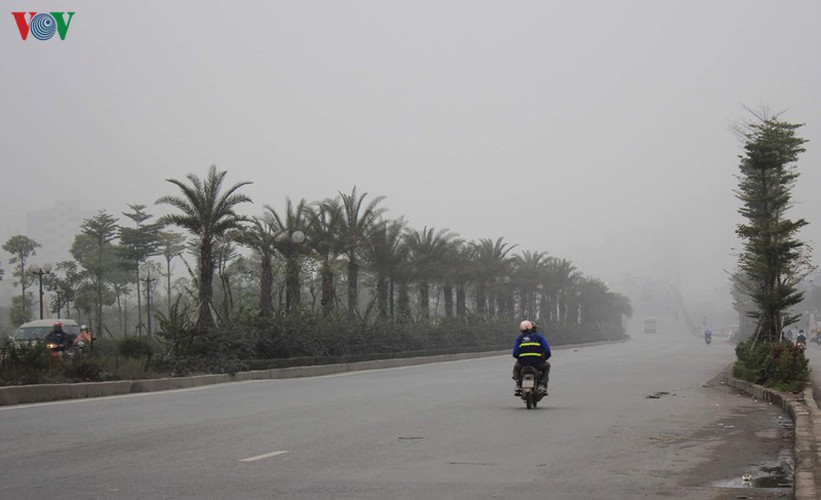 dense fog descends on the streets of hanoi hinh 5