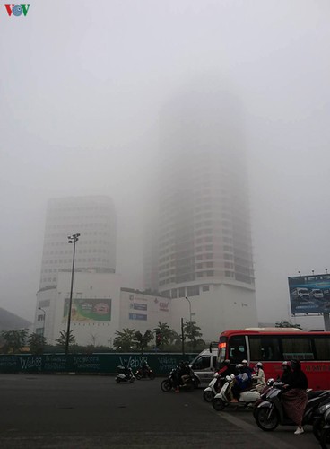 dense fog descends on the streets of hanoi hinh 6