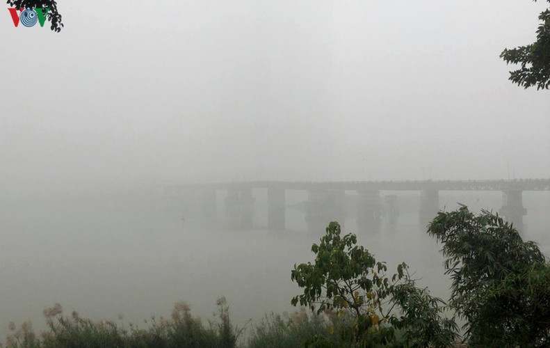 dense fog descends on the streets of hanoi hinh 7