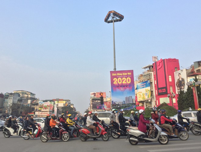 first signs of spring beauty spotted on hanoi streets hinh 1