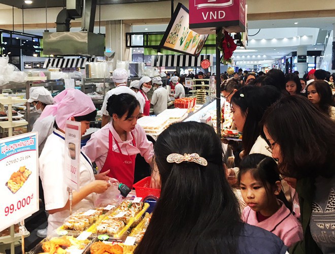 hanoi and ho chi minh city residents enjoy first day of 2020 hinh 14