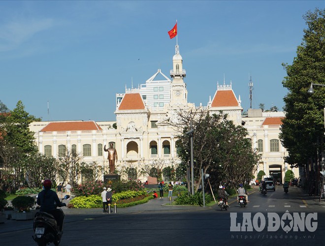 hanoi and ho chi minh city residents enjoy first day of 2020 hinh 19