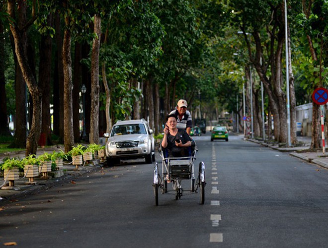 hanoi and ho chi minh city residents enjoy first day of 2020 hinh 23