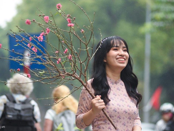 hanoi and ho chi minh city residents enjoy first day of 2020 hinh 2