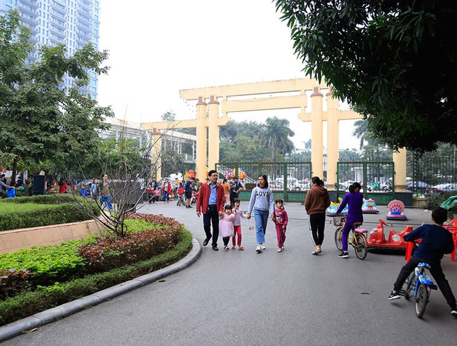 hanoi and ho chi minh city residents enjoy first day of 2020 hinh 9