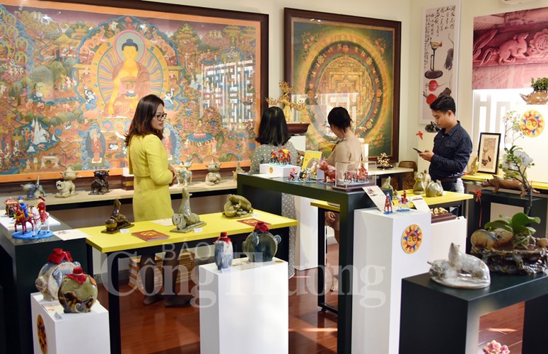 exhibition in hanoi opens to mark upcoming year of rat hinh 5