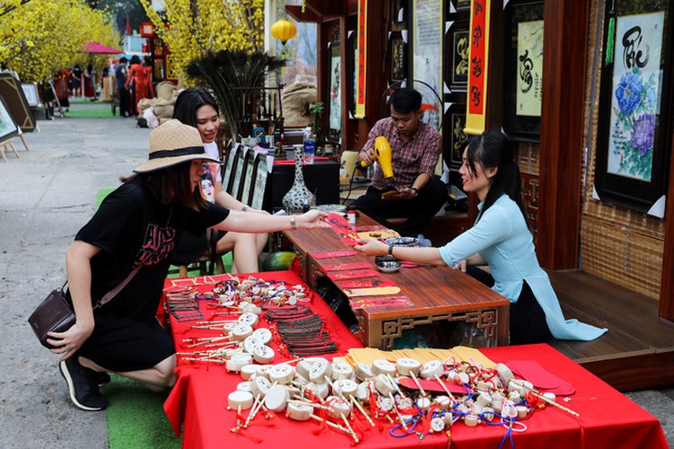 calligraphy street in hcm city opens in countdown to tet hinh 10