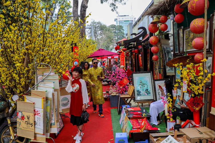 calligraphy street in hcm city opens in countdown to tet hinh 1