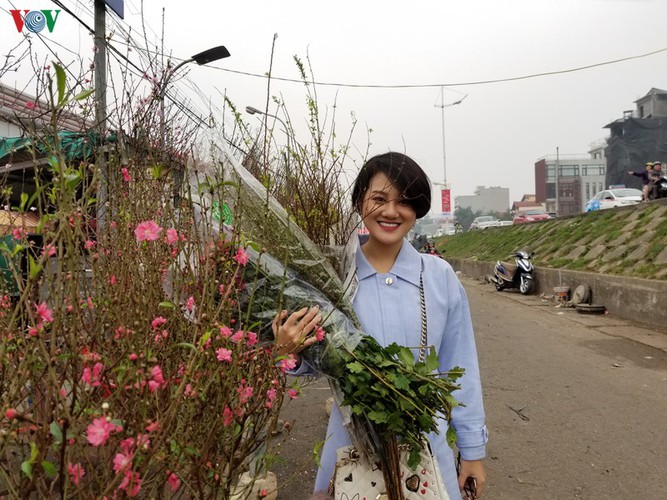 quang an flower market bustling with trade as tet looms hinh 5