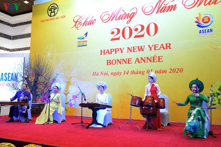 diplomatic representatives hosted by deputy pm at new year banquet hinh 13