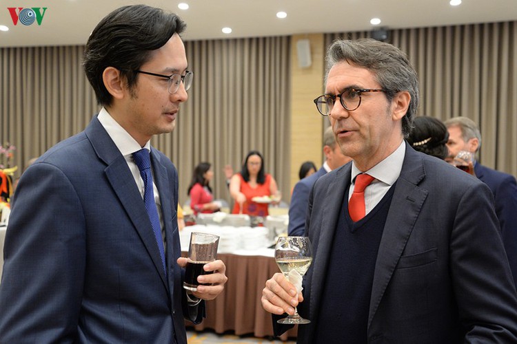 diplomatic representatives hosted by deputy pm at new year banquet hinh 19