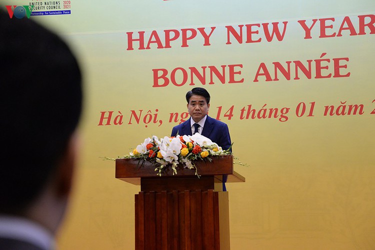 diplomatic representatives hosted by deputy pm at new year banquet hinh 2