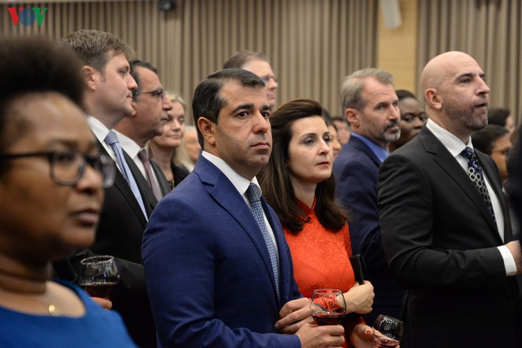 diplomatic representatives hosted by deputy pm at new year banquet hinh 6