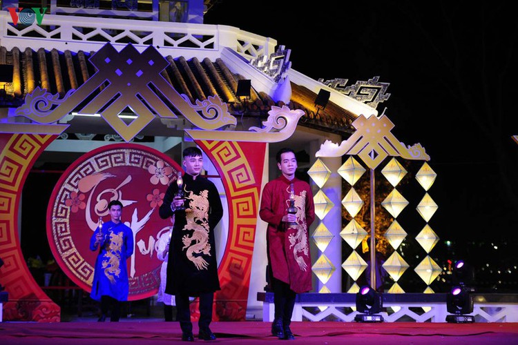 stunning ao dai go on show at tet hue festival 2020 hinh 13