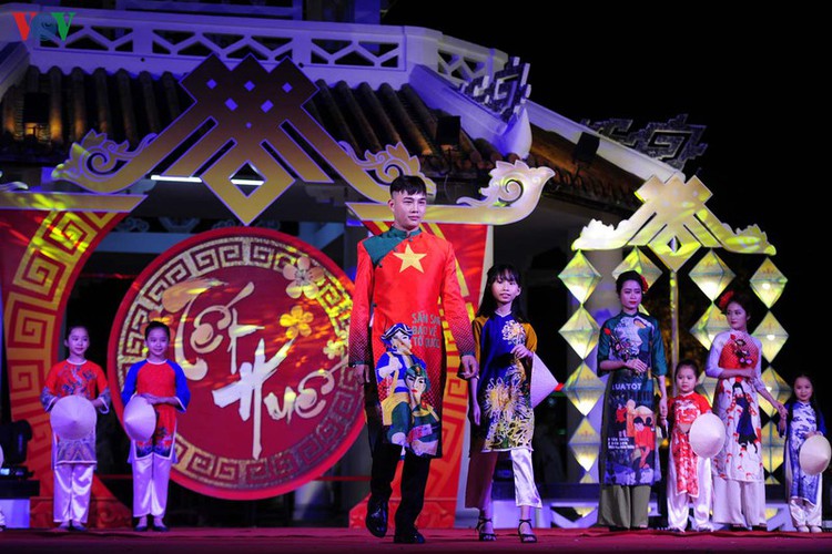 stunning ao dai go on show at tet hue festival 2020 hinh 3