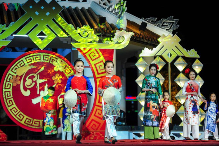 stunning ao dai go on show at tet hue festival 2020 hinh 4