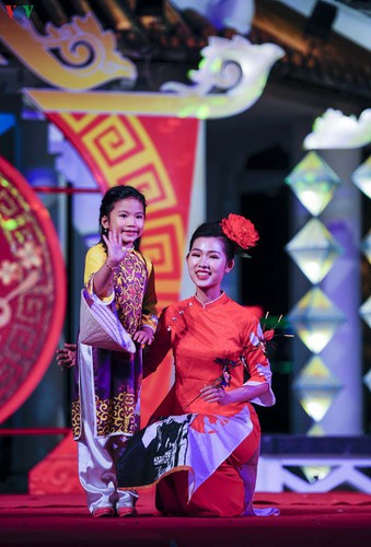 stunning ao dai go on show at tet hue festival 2020 hinh 8