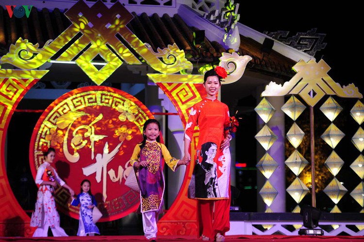 stunning ao dai go on show at tet hue festival 2020 hinh 9