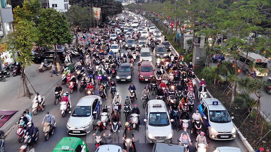 commuters in hanoi poised to face annual tet gridlock hinh 1