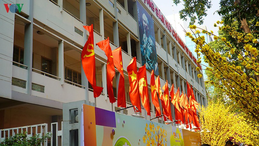 tet decorations spring up on streets across hcm city hinh 9