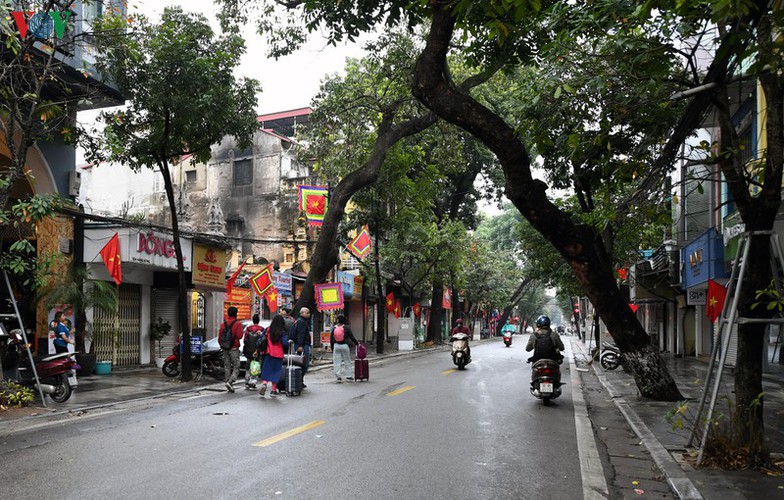 a peaceful hanoi on first day of lunar new year hinh 13