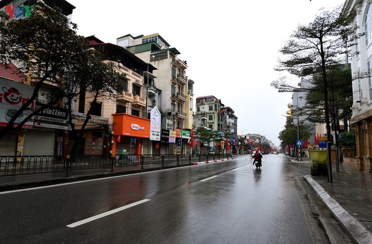 a peaceful hanoi on first day of lunar new year hinh 9