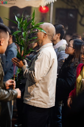 lunar new year visit to pagodas embraces vietnam’s tet tradition hinh 11