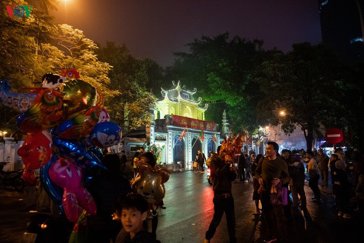 lunar new year visit to pagodas embraces vietnam’s tet tradition hinh 12