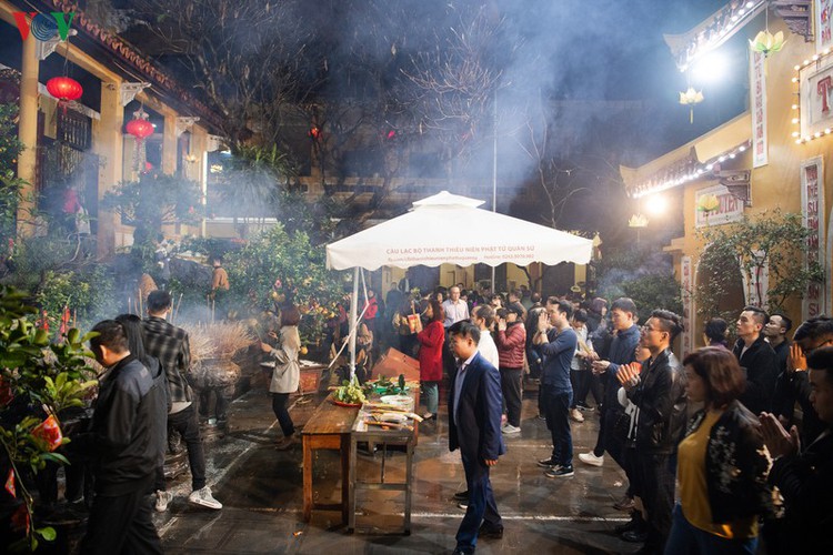 lunar new year visit to pagodas embraces vietnam’s tet tradition hinh 3