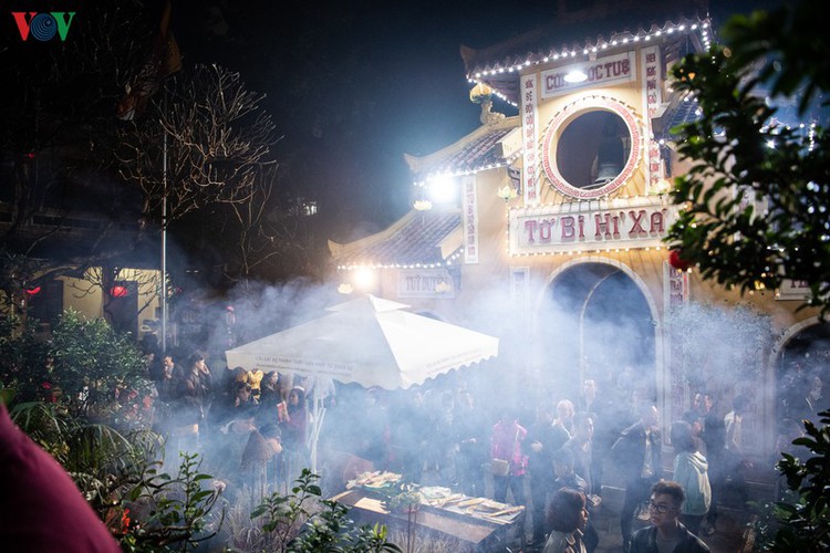 lunar new year visit to pagodas embraces vietnam’s tet tradition hinh 4