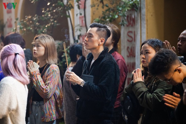 lunar new year visit to pagodas embraces vietnam’s tet tradition hinh 7