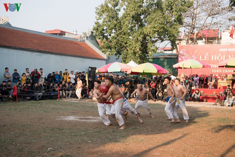 thrilling vat cau festival excites crowds in hanoi hinh 14