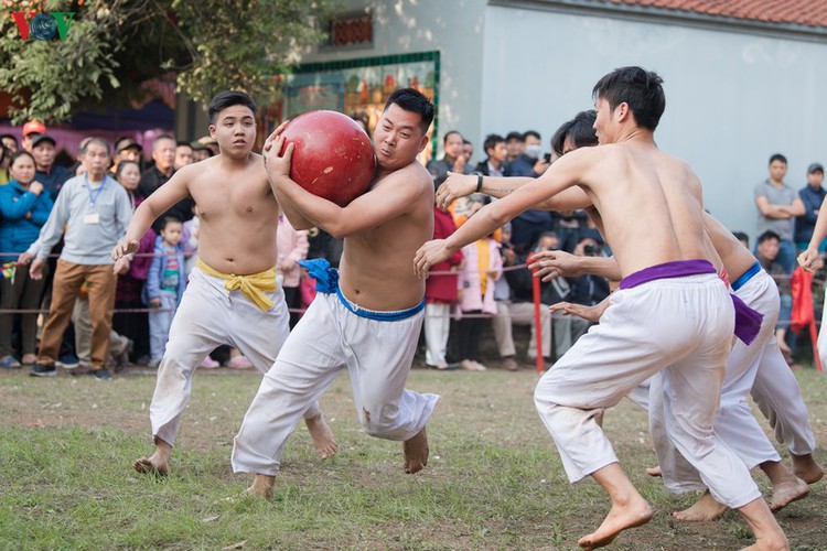 thrilling vat cau festival excites crowds in hanoi hinh 16