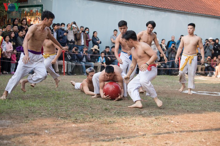 thrilling vat cau festival excites crowds in hanoi hinh 17