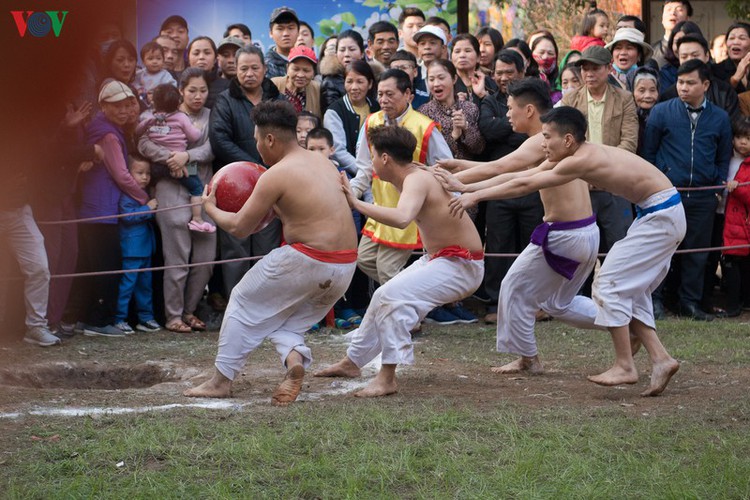 thrilling vat cau festival excites crowds in hanoi hinh 9