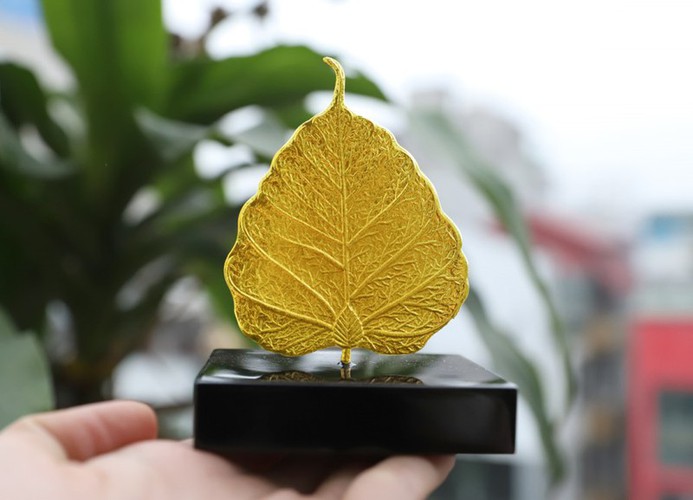 god of wealth day marked by sale of unique gold products hinh 1