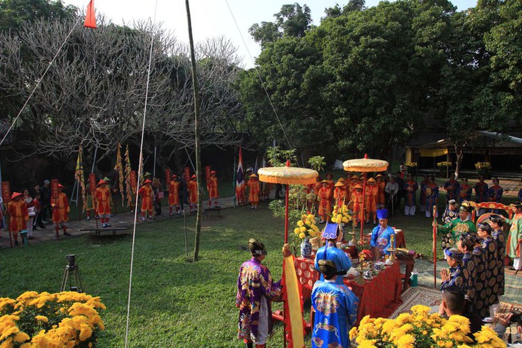 hue imperial citadel hosts reenactment of cay neu ceremony hinh 4