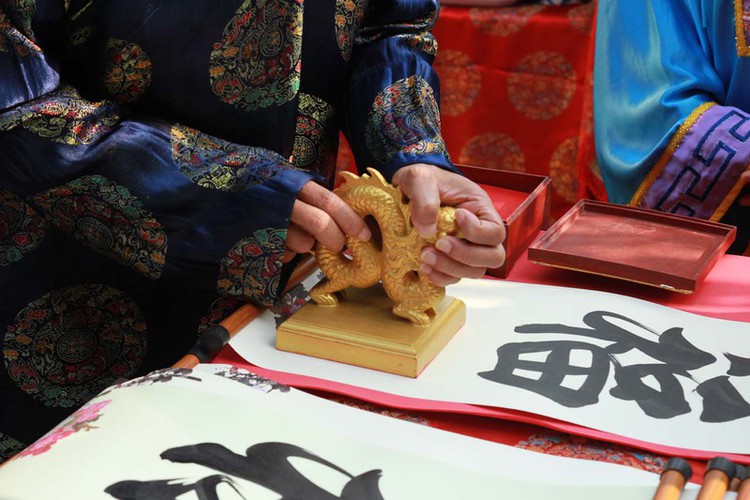 hue imperial citadel hosts reenactment of cay neu ceremony hinh 8