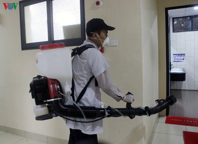 hanoi authorities spray schools with disinfectant to combat ncov infection hinh 11