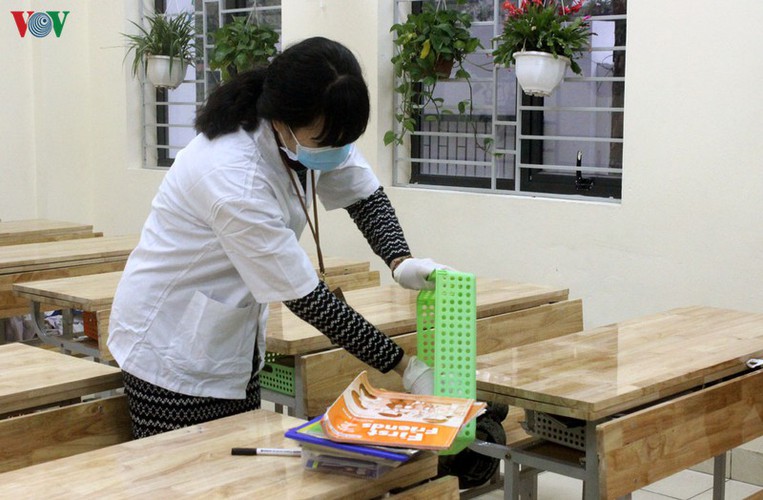hanoi authorities spray schools with disinfectant to combat ncov infection hinh 14