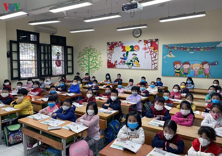 hanoi authorities spray schools with disinfectant to combat ncov infection hinh 15