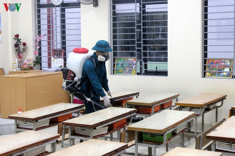 hanoi authorities spray schools with disinfectant to combat ncov infection hinh 1