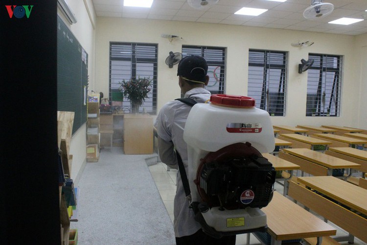 hanoi authorities spray schools with disinfectant to combat ncov infection hinh 6