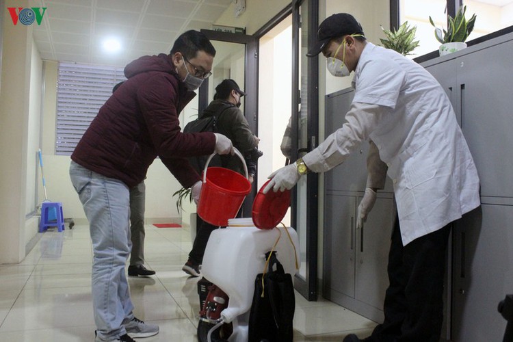 hanoi authorities spray schools with disinfectant to combat ncov infection hinh 9
