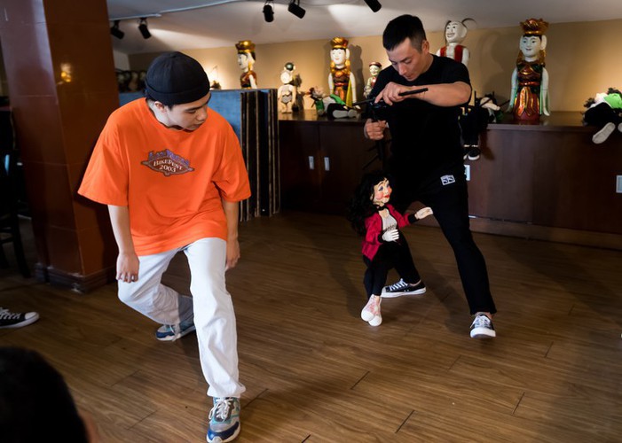 puppeteers breathe new life into puppetry art hinh 2